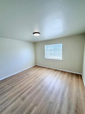 bed - 1 block from Koret Center USF campus
