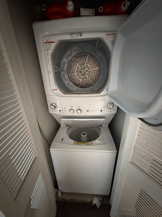Washer/Dryer - Room in Commons 3 2x2 Spring lease transfer