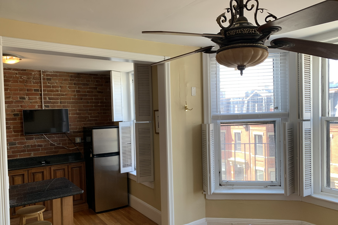 Hub Realty - In the heart of Back Bay, large studio with newly updated kitchen and decorative fireplace