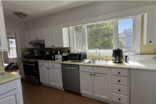 - - 6 BED NEAR TUFTS FOR 6/1/27 Apartments