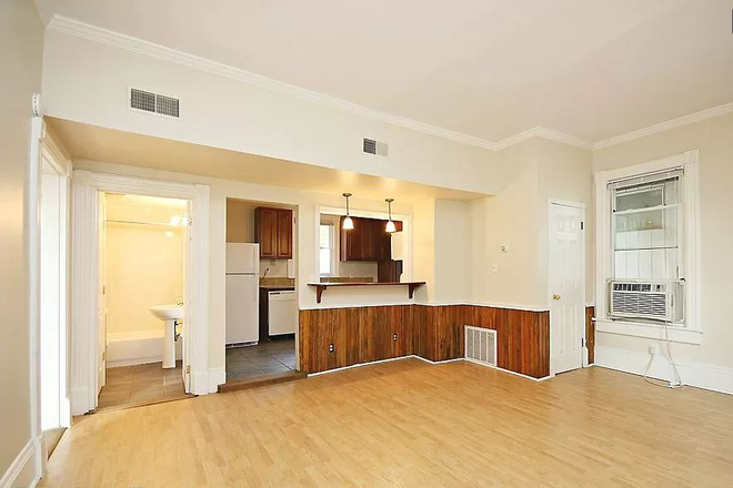 Living Room - 606 Gillespie