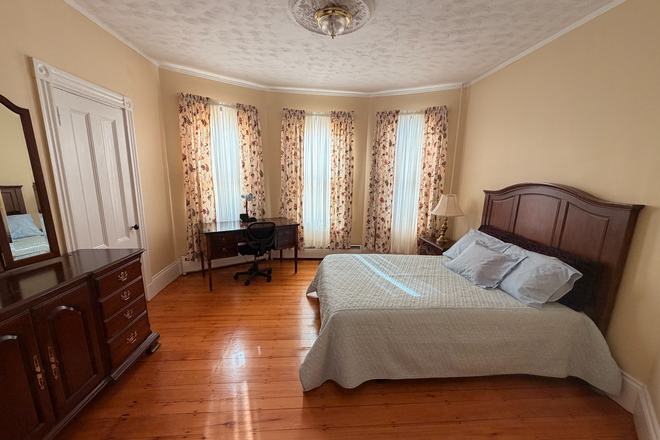 Spacious furnished bedroom - abundant natural sun light - Furnished Spacious Bedroom | Longwood Medical Area | Available 9/1 | Female Only Home
