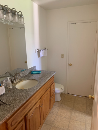 Shared Bathroom 1 - Private House walking distance to campus