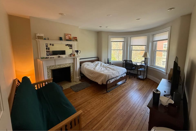 Bedroom - Sublet from 15 July to 31st Aug (flexible) Townhome