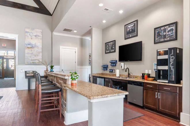 Clubhouse - The Brexx at State College