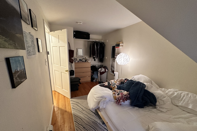 . - 2 Bed / 1 Bath w/HEAT + HOT WATER INCLUDED avail. 9/1 Apartments