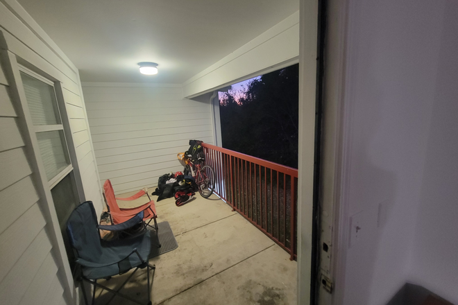 Balcony seen from enterance door. - Apartment 447C