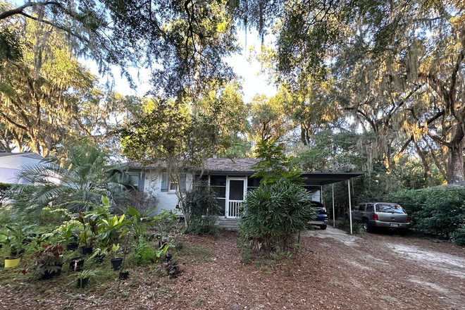 Front door - 3BD/1BA House in NW Gainesville