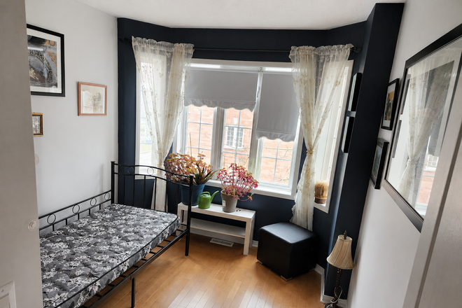 Private Bedroom - (FOR VEGETARIAN) Private room for rent in a shared townhouse at Bethune Way