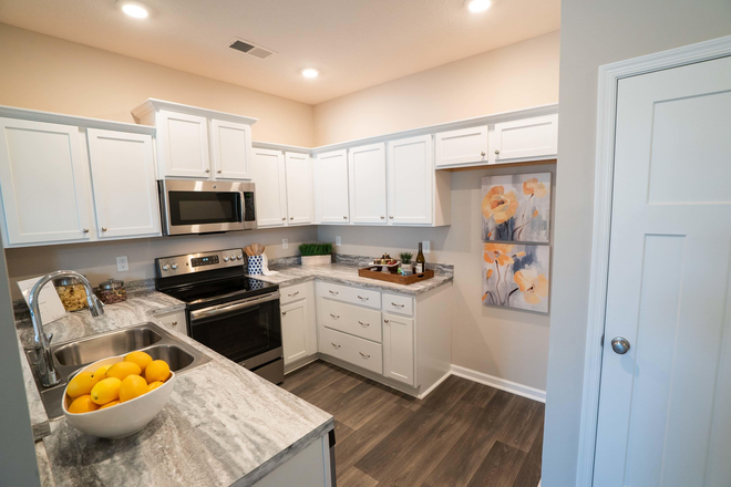 Kitchen - New Condo, Fully Furnished, Close to Campus with Flexible Lease.