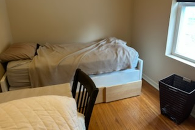 Private Bedroom - Private room for rent in a shared house at Lamb Avenue