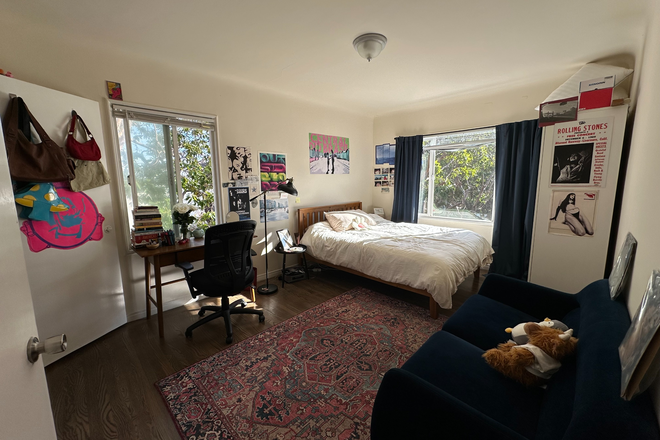 Bedroom - 1 bedroom available in beautiful 3 bedroom apartment (move in March 25th)