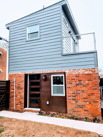 Balcony - 2 Level 2 bedroom Detached Apartment, Pets welcome