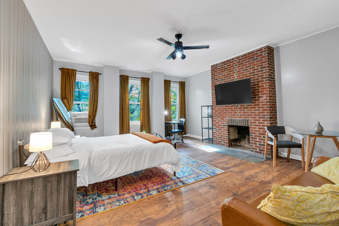Bedroom - All utilities included! Hopkin's Hideaway 3 - close to Fells Point & Inner Harbor Triplex