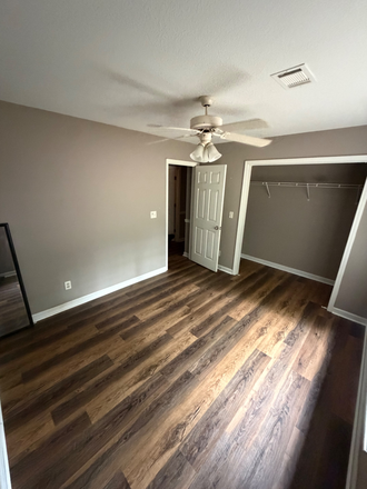 Bedroom - 105 Live Oak Rd - Beautiful Duplex Duplex