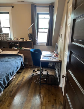 Bedroom - Housing Near Northwestern