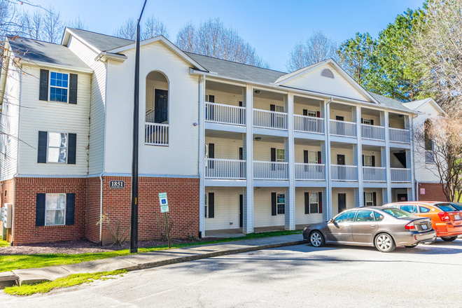 Outside - Room Available in 3 bd/2 bath, top floor condo - $700/mth (internet, parking, utilities included)