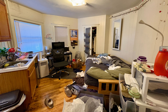 a - Great studio apartment!