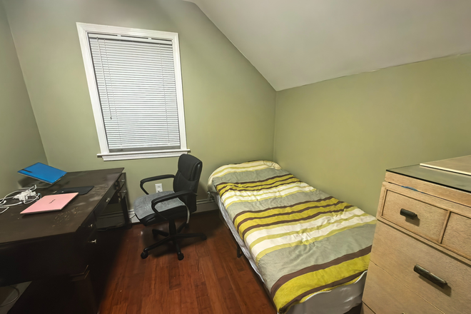 bedroom - 38 Floyd St