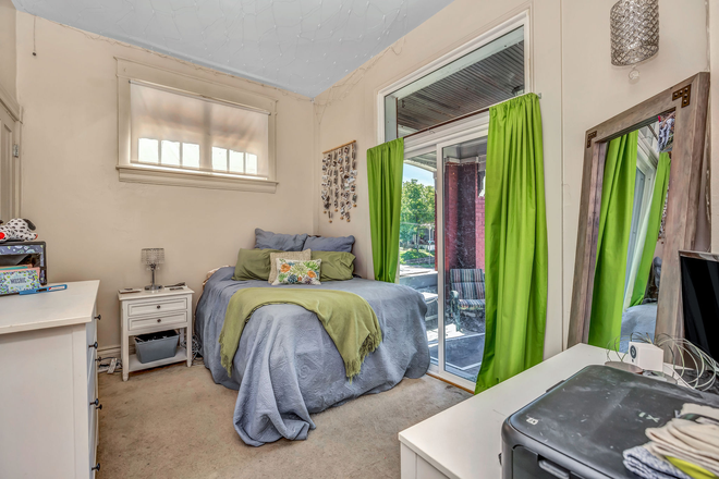 Bedroom with Balcony access - 2 Bedroom, Close to UC Medical School and Campus Apartments