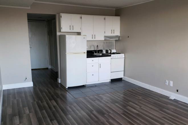 Studio with kitchennette - University Towers Condos