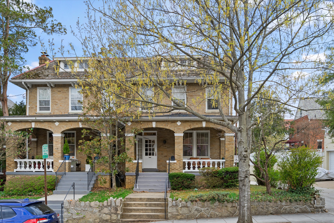 Front of Townhouse - Large Unfurnished 6 Bedroom Townhome Avail August 2026-2027