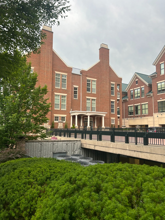 Condo view w/quick walk to Walgreen, Chipotle - **Stetson Square Condo** 2-BD/2-BR/2-parking.Mins to UC Med; Main/Children's & Xavier Univ