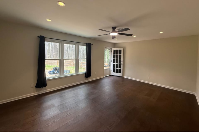Bedroom - Eagle Watch Room for Rent