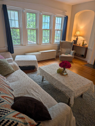 living room - Spacious townhouse close to campus