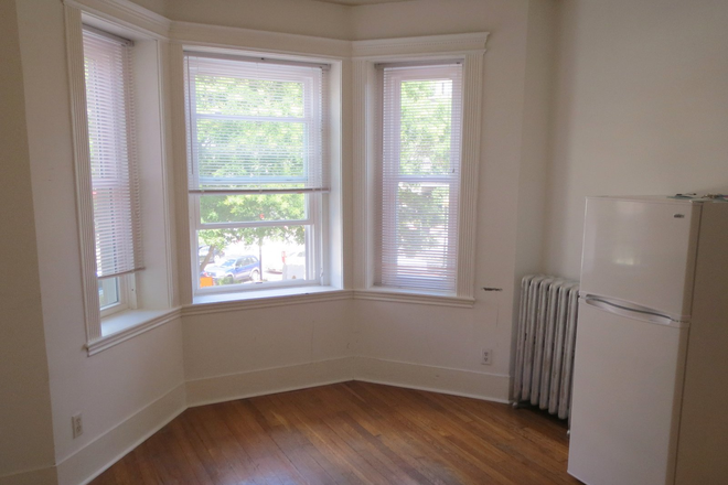 Studio - Studio Available 1/1/26! *CONTACT NOAH 603-470-8181