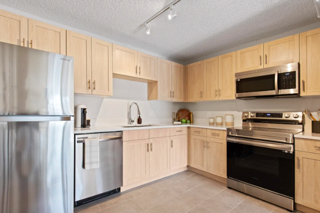 Kitchen - Mountainaire Apartments