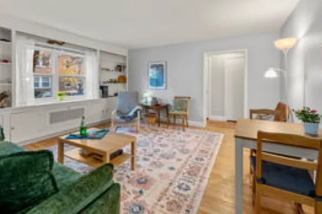 Livingroom - ALL-INCLUSIVE, Furnished 1BR, near Medical Area, Coolidge Corner . No Broker Fee.