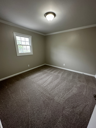 Small Bedroom - Looking for a roommate