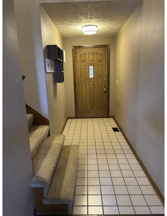 Main Floor Entrance - Furnished Private Lower-Level Suite for Creighton / UNO Student — Aksarben Village