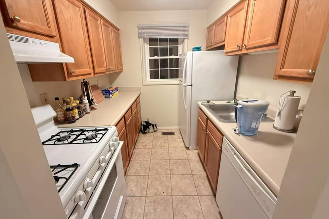 Kitchen - Kensington Gate Apartments