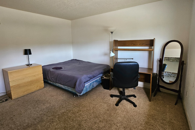 Bedroom 3 for Rent view 1 - Room for rent, furnished, move in ready, walking distance to UCR House