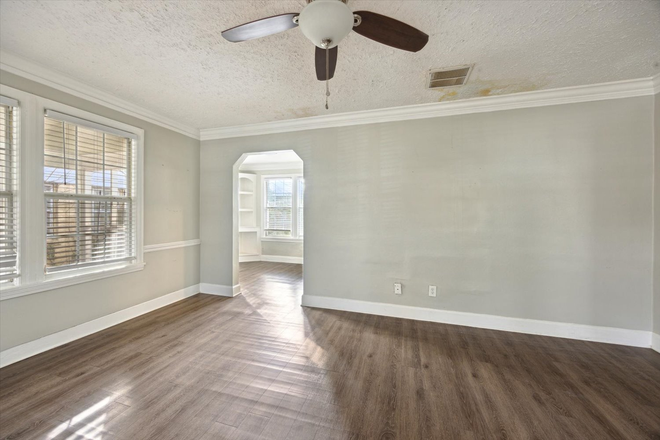 Front room - Lovely 2BD/1BA home with screened in porch and huge back yard