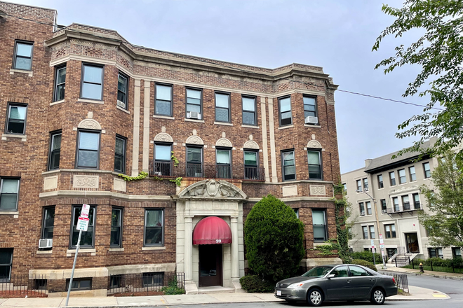 Exterior - 1 Bed on Glenville Ave!!