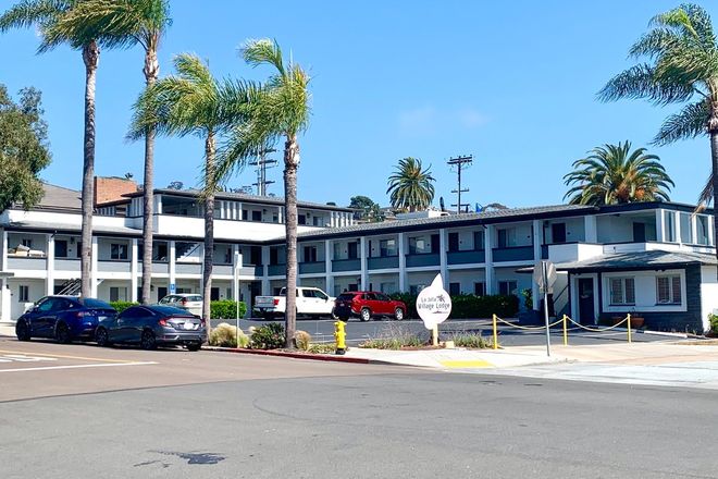 - Perfect Beach Studios Available in the Heart of La Jolla! Only $1,700/mo!