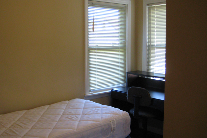 1st floor bedroom - Large Room 5 minutes away from Hofstra