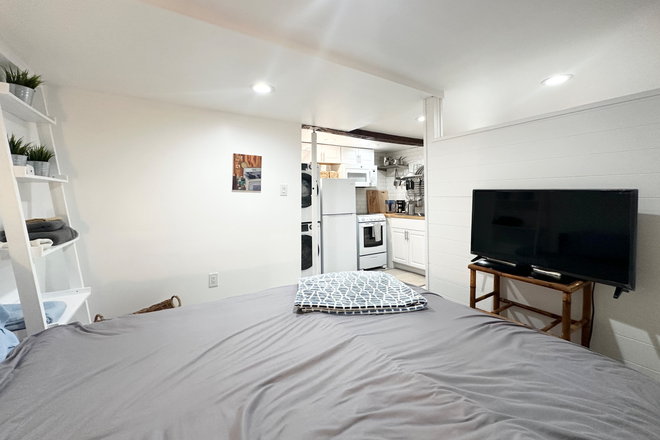 Bedroom - 44 Woodbine all inclusive studio Apartments