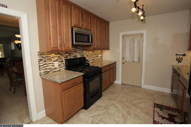 Kitchen - Large house a few blocks from SJU