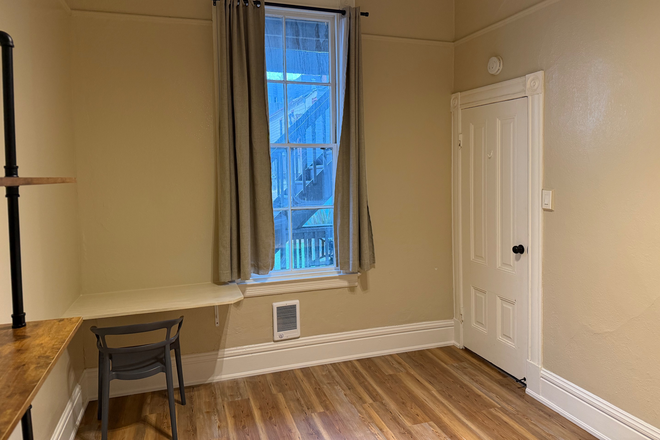 - Bright Sunny Rooms 1 Block from Campus