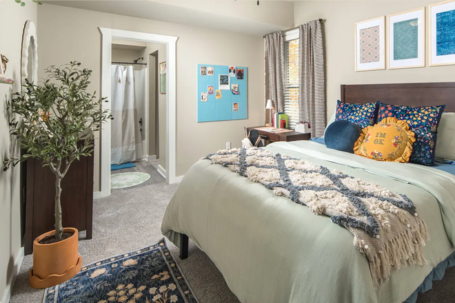 Model Bedroom - MALE LEASE TAKEOVER / RELET – HIGHPOINTE BOONE