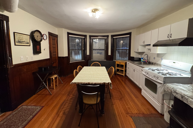 Kitchen/Dining/Living Area - ALL Utilities Included/Garden Level/Furnished/Spa Quality Bath/Private Patio/IDEAL SPOT on Campus!