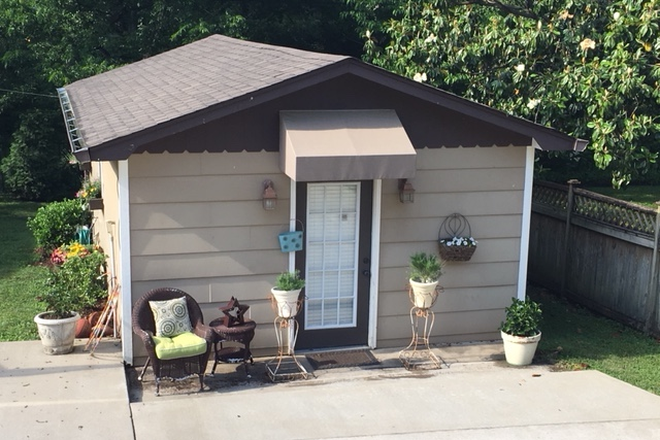 Outside - Super cute guest house in Hillsboro Village includes utilities!!