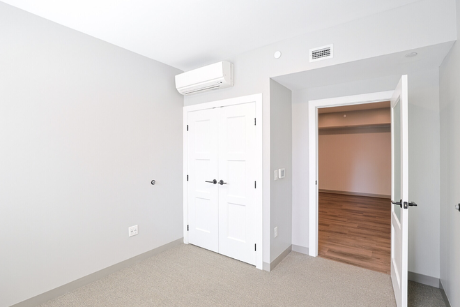 bedroom - 1 bed in 3bd 1.5br