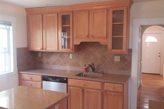 Large bright kitchen with Granite Countertops - Extra Large 1 Bedroom in Great Neighborhood Apartments