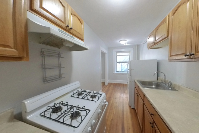 kitchen - Sunny Brighton studio for 9/1 - NO FEE! Apartments
