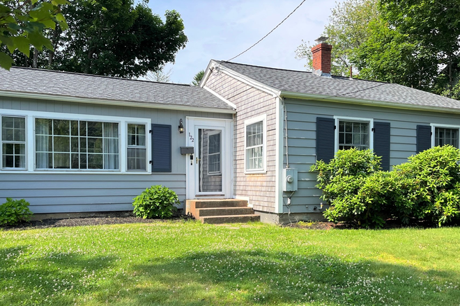 Front of house - Available for a group of 4! 4 Bedroom near Narragansett Pier!